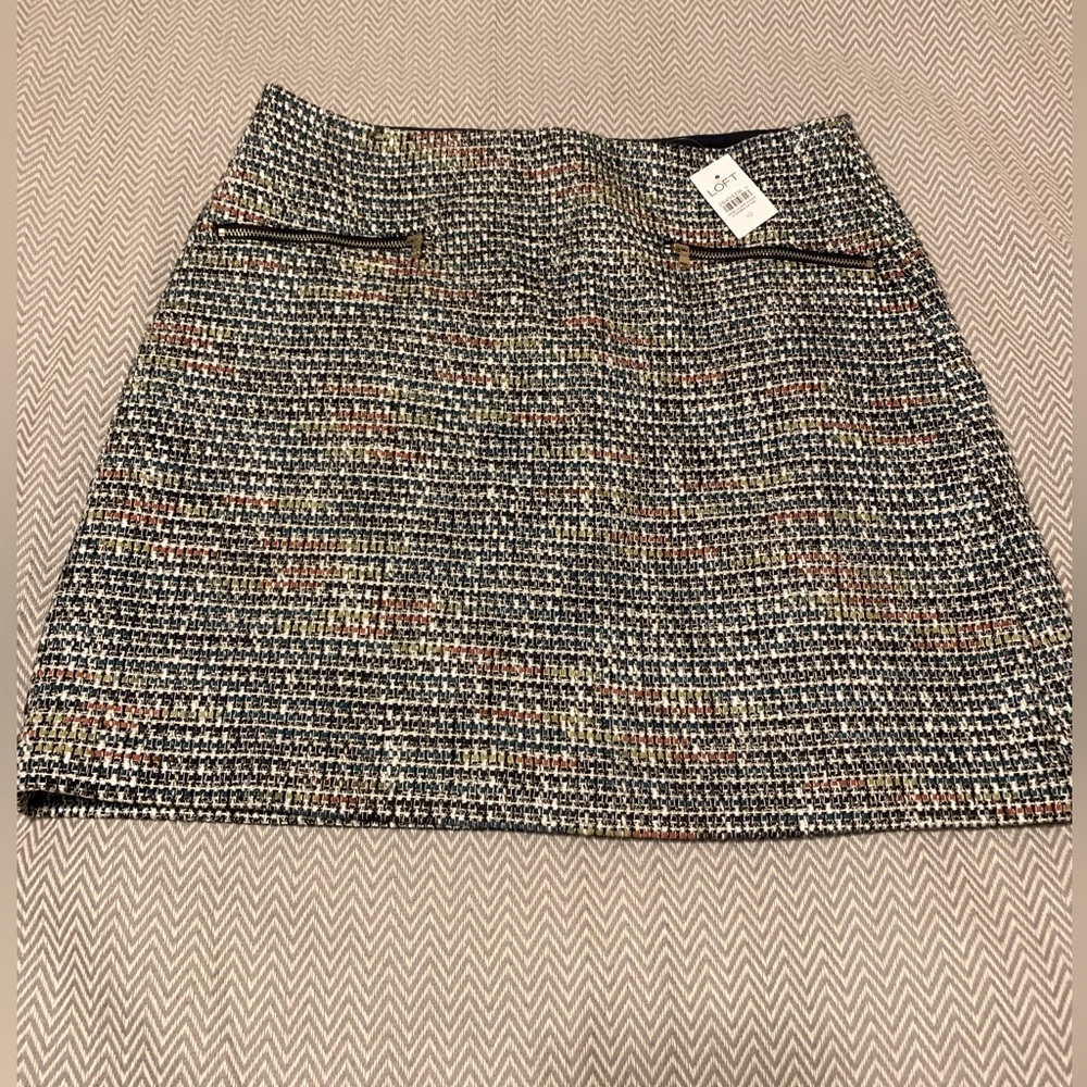 NWT. LOFT multicolor tweed skirt with metallic accents & gold zippers. Size 10.